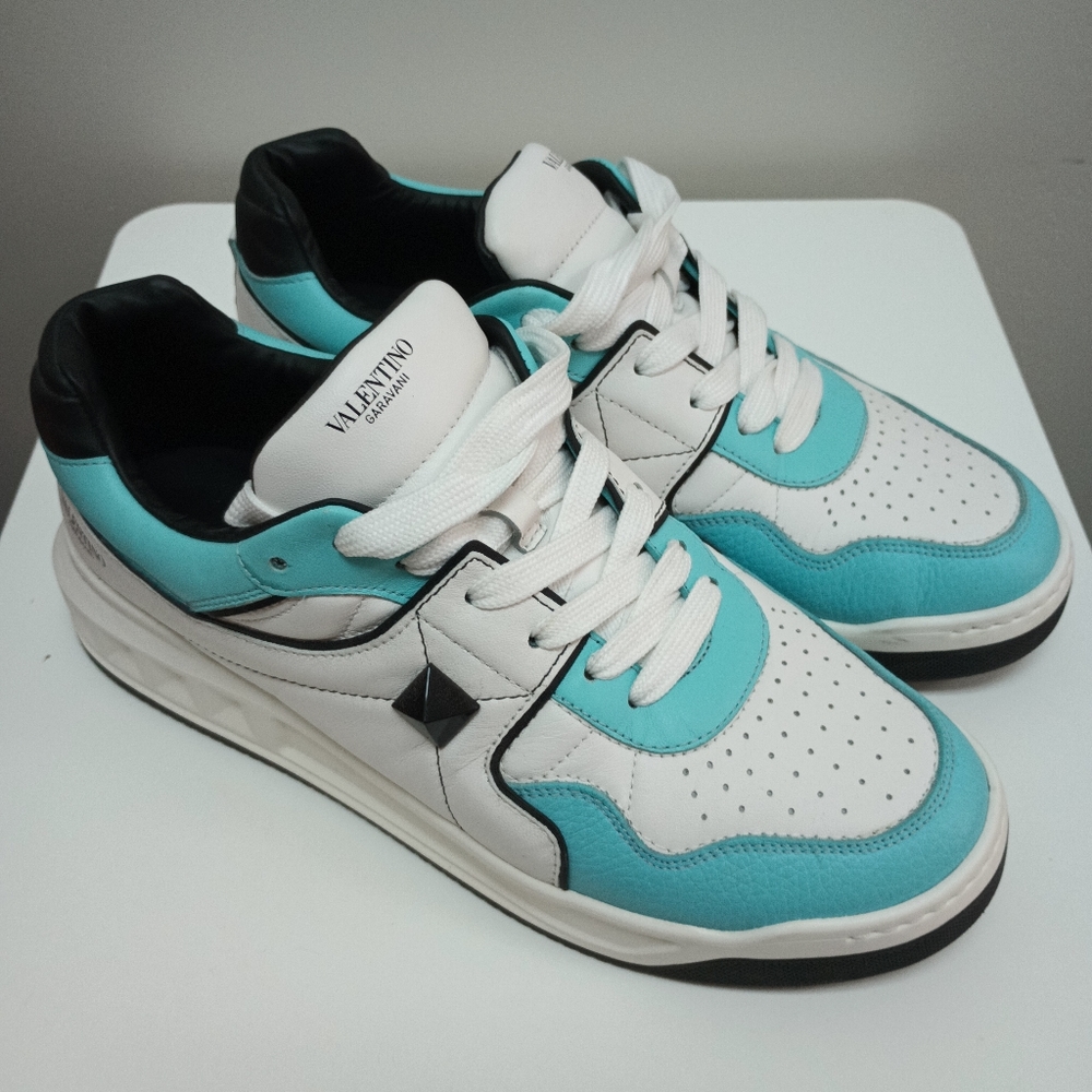Valentino Garavani Roman Stud Leather Low-top Nappa Sneaker